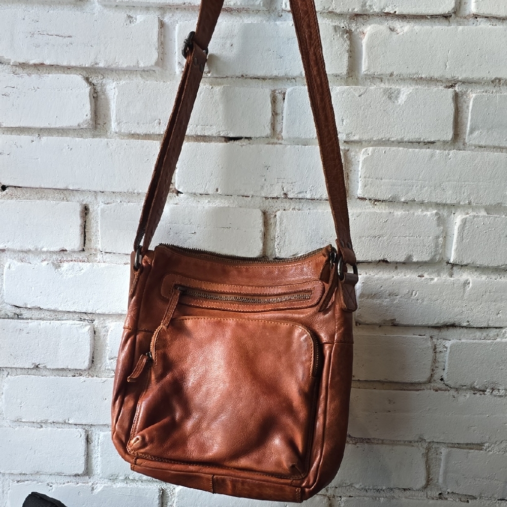 Leather Crossbody Bag in Brown - Unbranded